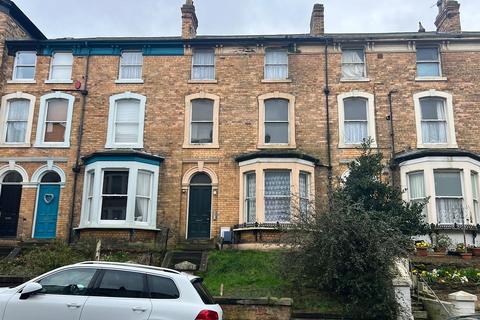 Studio to rent, Westbourne Grove, Scarborough