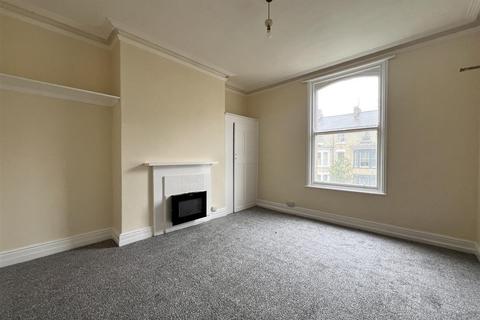 Studio to rent, Westbourne Grove, Scarborough