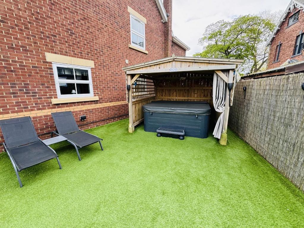 PERGOLA &amp; HOT TUB AREA