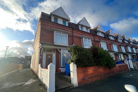 1 bedroom flat to rent, Beechwood Road, Rhyl, LL18