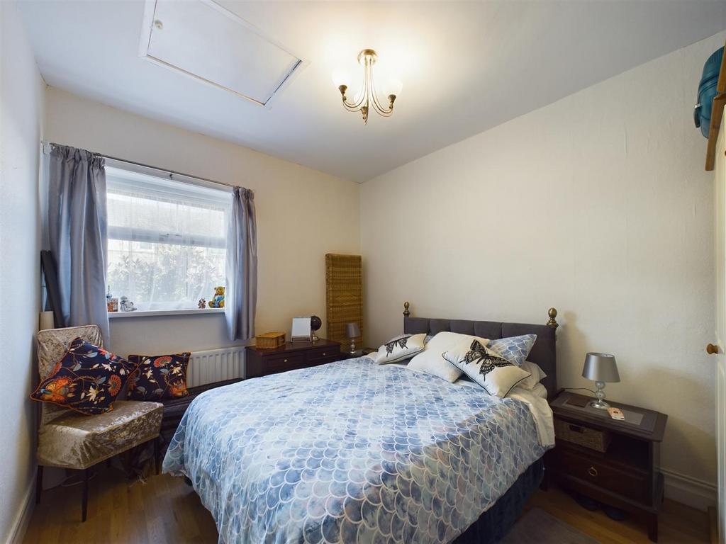 Bed 2.jpg