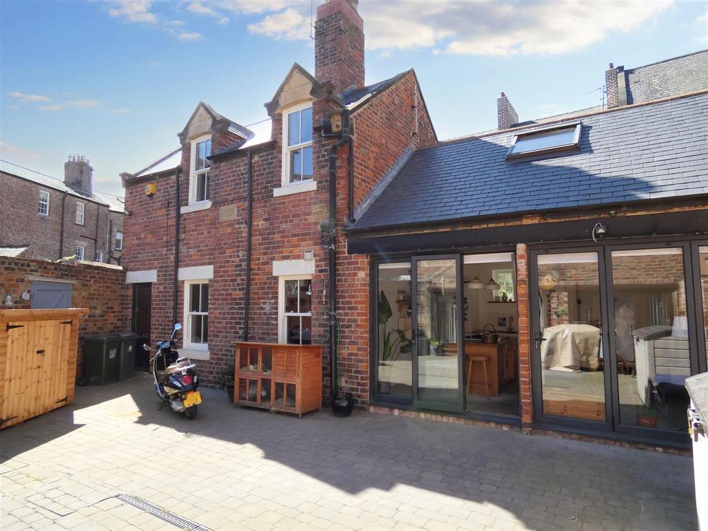 Bath Mews ext.JPG