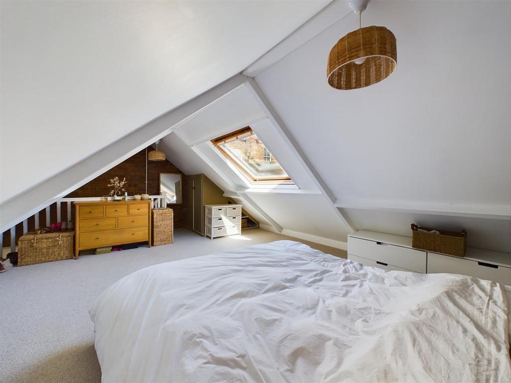 Bed 1 3.jpg