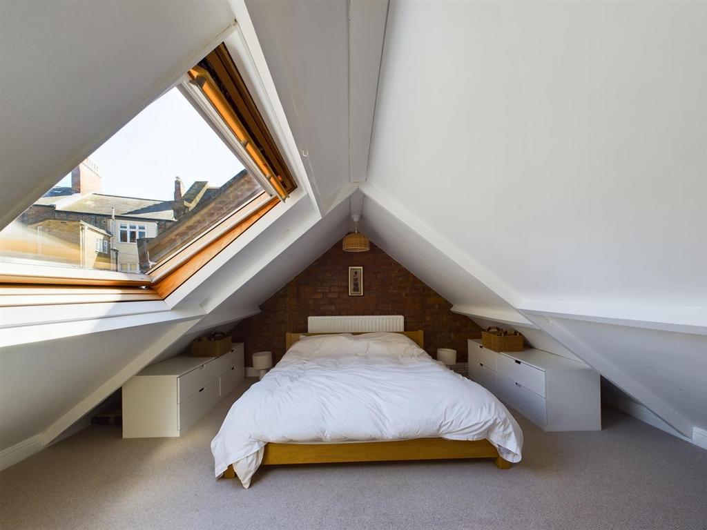 Bed 1.jpg