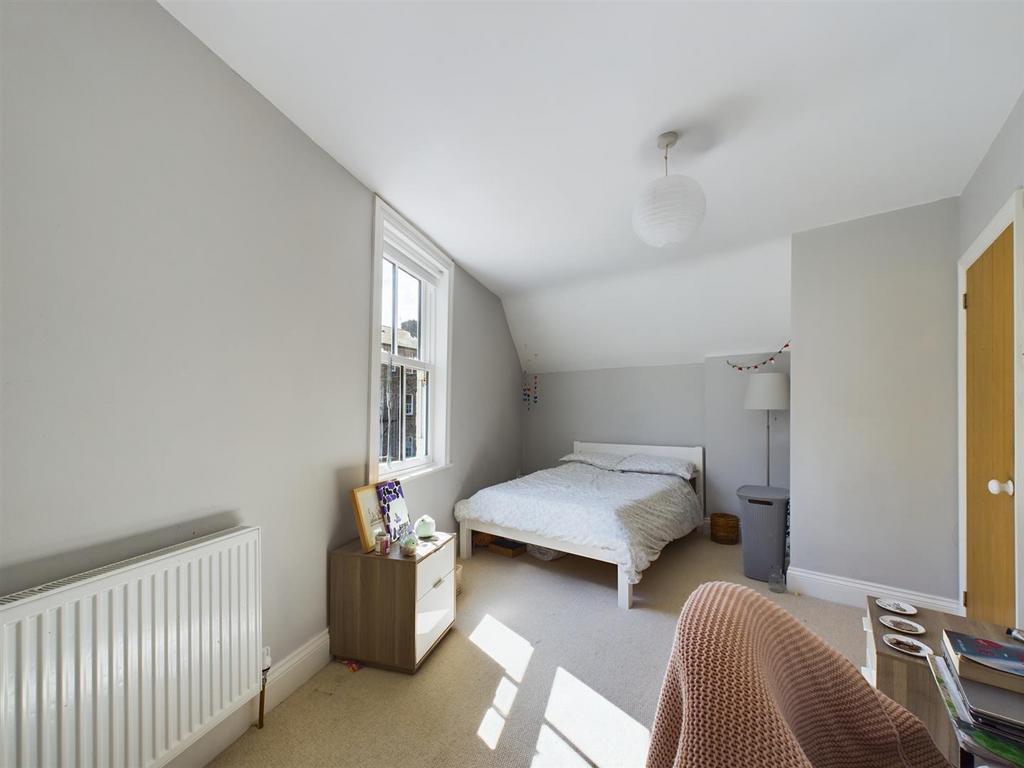 Bed 2 2.jpg