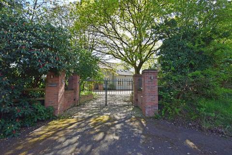 Ridgeway Alcester Road, Finstall, Bromsgrove, B60 1EW