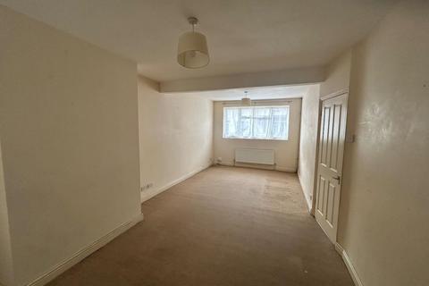 3 bedroom terraced house to rent, Ipswich Street, Gorse Hill, Swindon