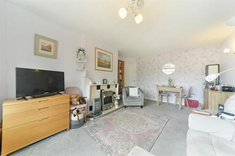 2 bedroom maisonette for sale, Wimborne Close, Epsom