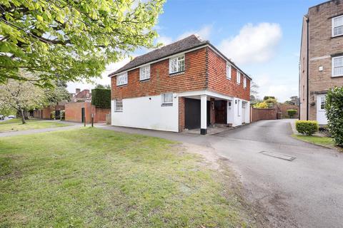 4 bedroom detached house for sale, Dorking Road, Epsom