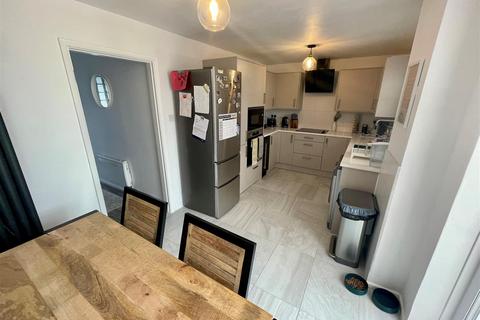 13 Maple Springs, Waltham Abbey, EN9 3LW