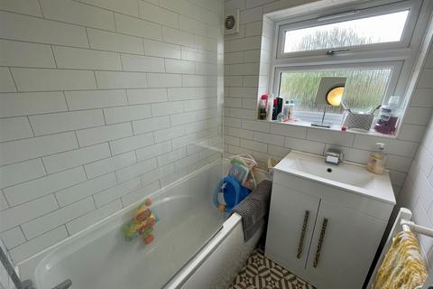 13 Maple Springs, Waltham Abbey, EN9 3LW