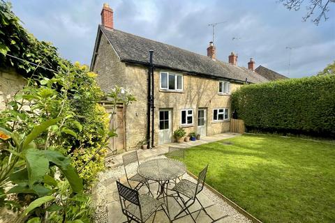 2 bedroom cottage for sale, The Square, Milton-Under-Wychwood