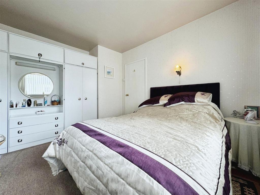 Bedroom 1 (2)