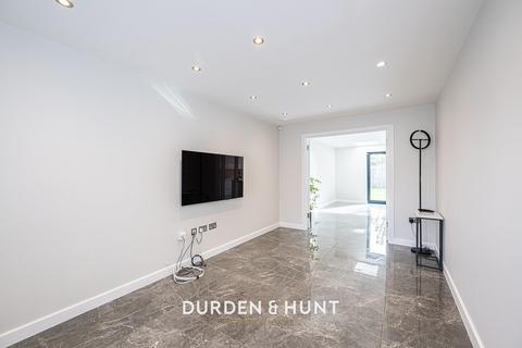 3 bedroom detached house for sale, Dury Falls Close, Hornchurch, RM11