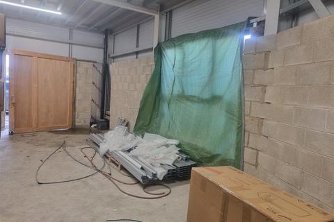 Warehouse to rent, Lyon Way, Greenford