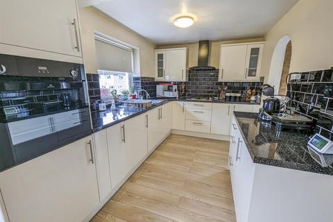 18 Barnsley Square, Corby, NN18 0PQ