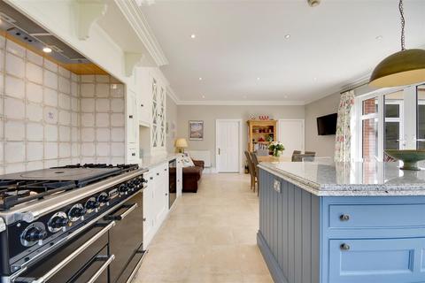 5 bedroom detached house for sale, Priests Lane, Shenfield, Brentwood