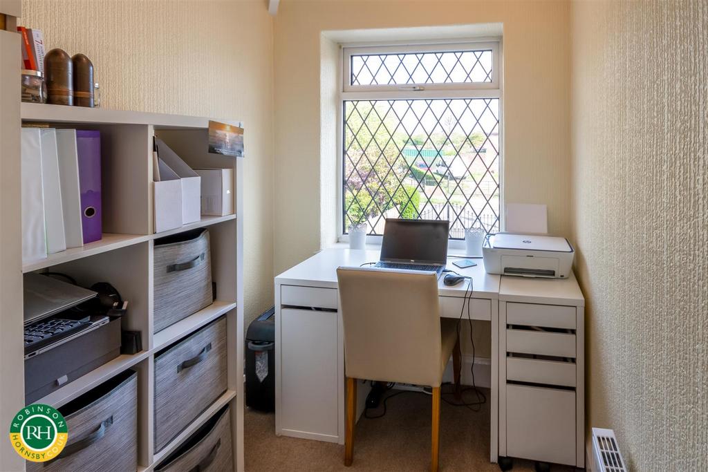 Bedroom / study