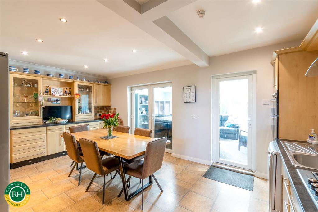 Dining kitchen