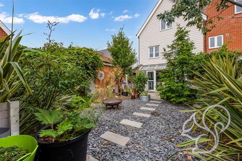 25 Glebe View, West Mersea, Colchester, CO5 8GH