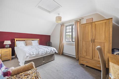 3 bedroom maisonette for sale, Station Parade, East Horsley