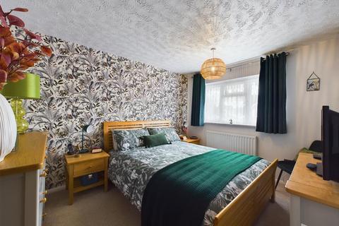 4 Bell Close, Scarning, Dereham, NR19 2TW