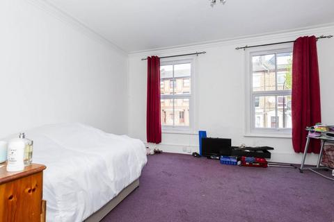 Studio to rent, NW6