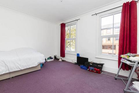 Studio to rent, NW6