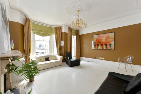 4 bedroom apartment to rent, Fairholme Road, Barons Court, W14