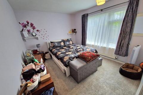 2 bedroom flat for sale, 8 Wessex Gardens Totley Brook Road Sheffield S17 3PQ