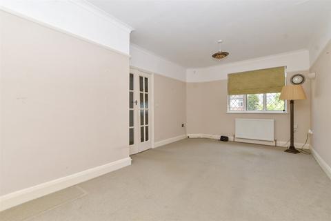 28 Rossdale, Sutton, SM1 4JU