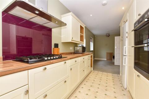 28 Rossdale, Sutton, SM1 4JU