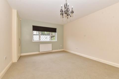 28 Rossdale, Sutton, SM1 4JU
