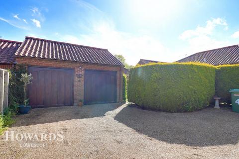 3 bedroom detached bungalow for sale, Dickens Court, Blundeston