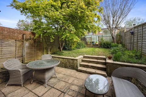 8 Climping Close, Haywards Heath, RH16 4DY