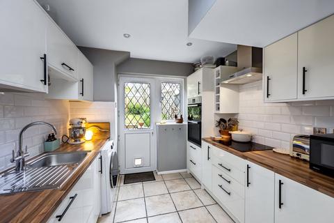 8 Climping Close, Haywards Heath, RH16 4DY