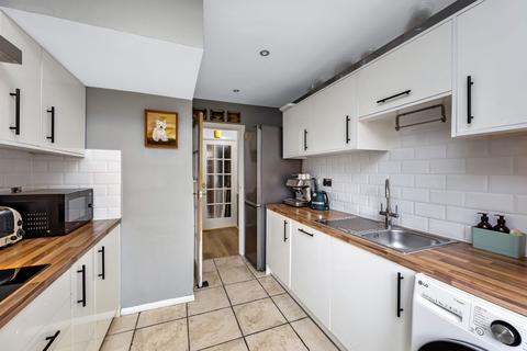 8 Climping Close, Haywards Heath, RH16 4DY