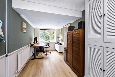 8 Climping Close, Haywards Heath, RH16 4DY