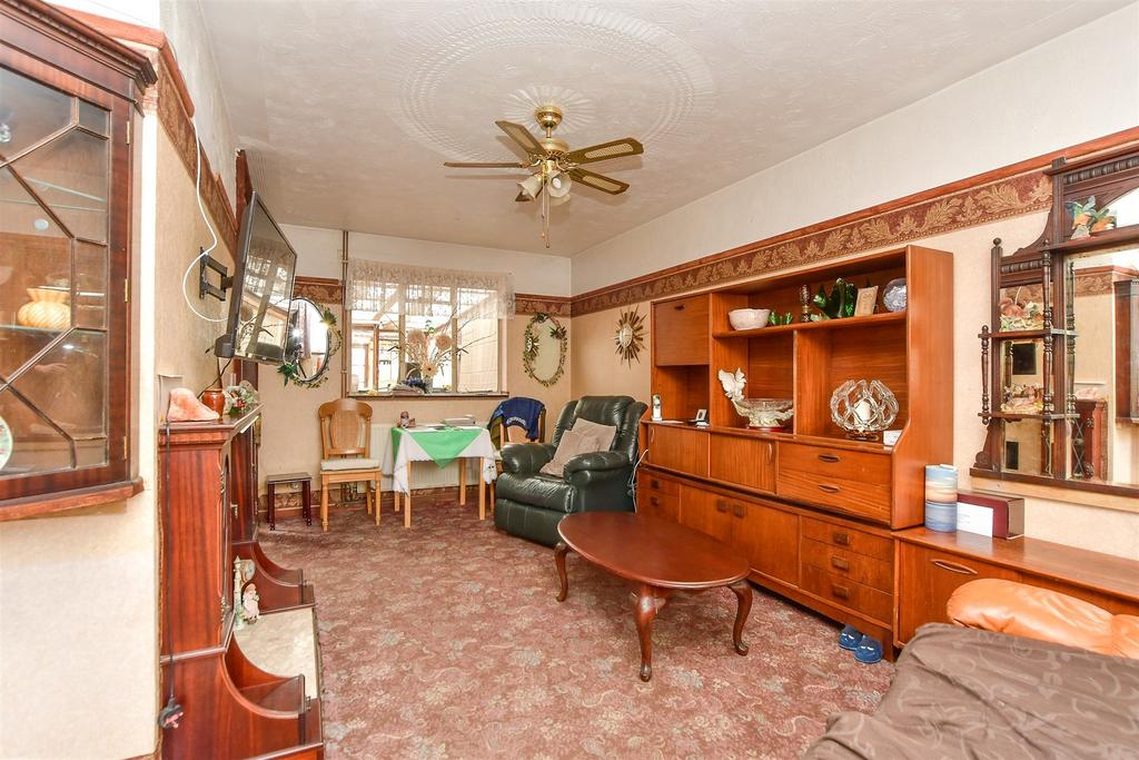 Lounge/ Dining Area