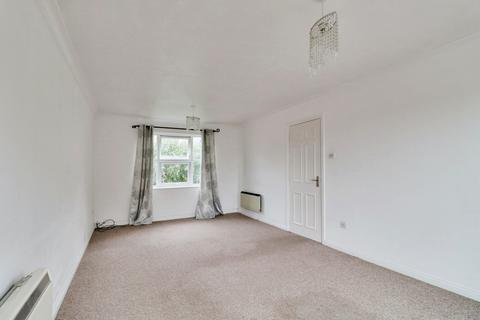 2 bedroom flat to rent, Tallow Gate, Chelmsford, CM3