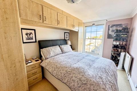2 bedroom apartment for sale, Heritage Quay, Commercial Place, Gravesend, Kent, DA12