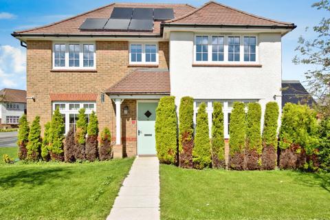 4 bedroom detached house for sale, Finches Chase, Basildon, SS15