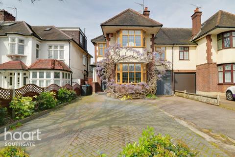 4 bedroom semi-detached house for sale, London Road, London