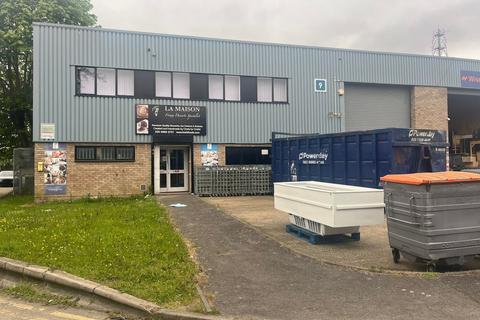 Industrial unit to rent, Gateway Industrial Estate, London NW10