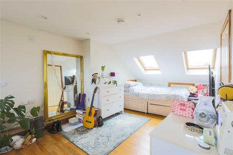 5 bedroom maisonette to rent, Montana Road, Tooting Bec, London, SW17