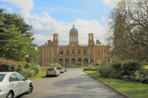 3 bedroom apartment to rent, Princess Park Manor, Royal Drive, New Southgate, Barnet, N11