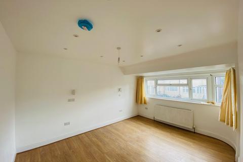 4 bedroom terraced house to rent, Clifford Way, London NW10