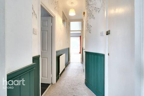 40b Wellwood Road, Ilford, IG3 8TU