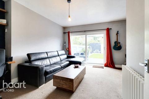 40b Wellwood Road, Ilford, IG3 8TU
