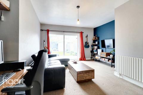 40b Wellwood Road, Ilford, IG3 8TU